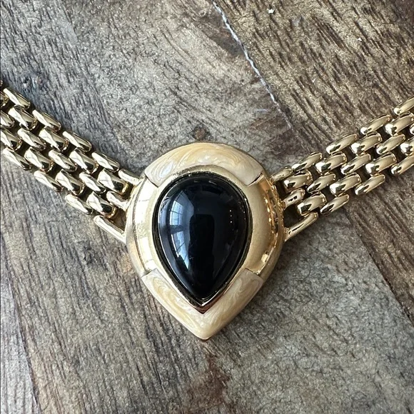 Vintage Trifari necklace and earring set - Picture 3 of 5